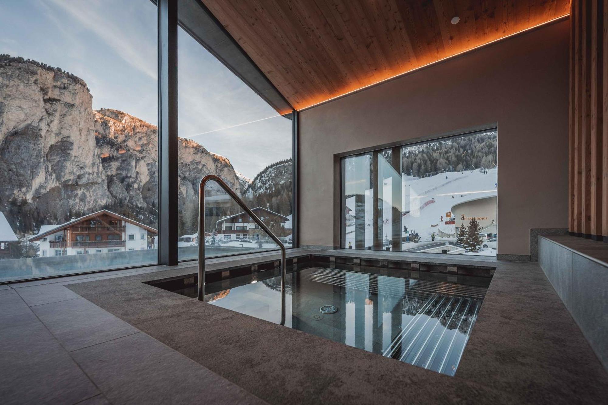 Hotel Continental Dolomites Selva di Val Gardena Exteriör bild